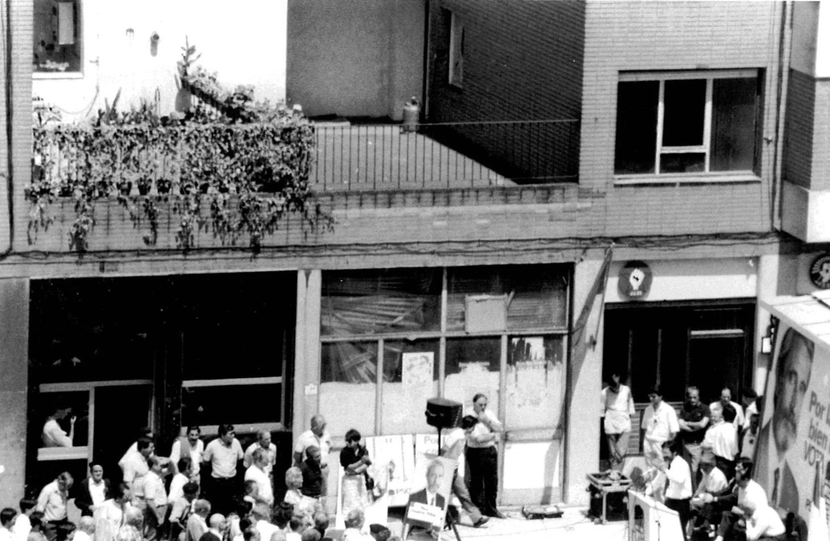 1987 mitin del PSOE con Pedro Lopez Merino en la casa del pueblo, Txema Juanesen Argazkia