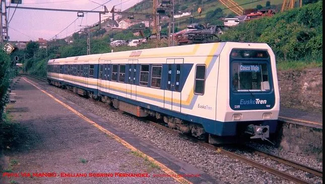 2009 10 4 EuskoTren UT-215