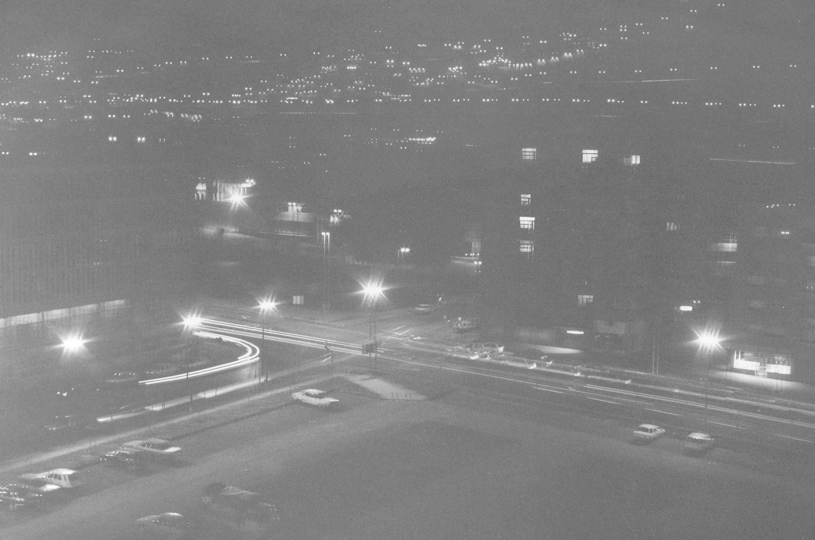 aparcamiento en helguera noche (2) _Ibarrekolandako Argazki Elkartearen argazkia