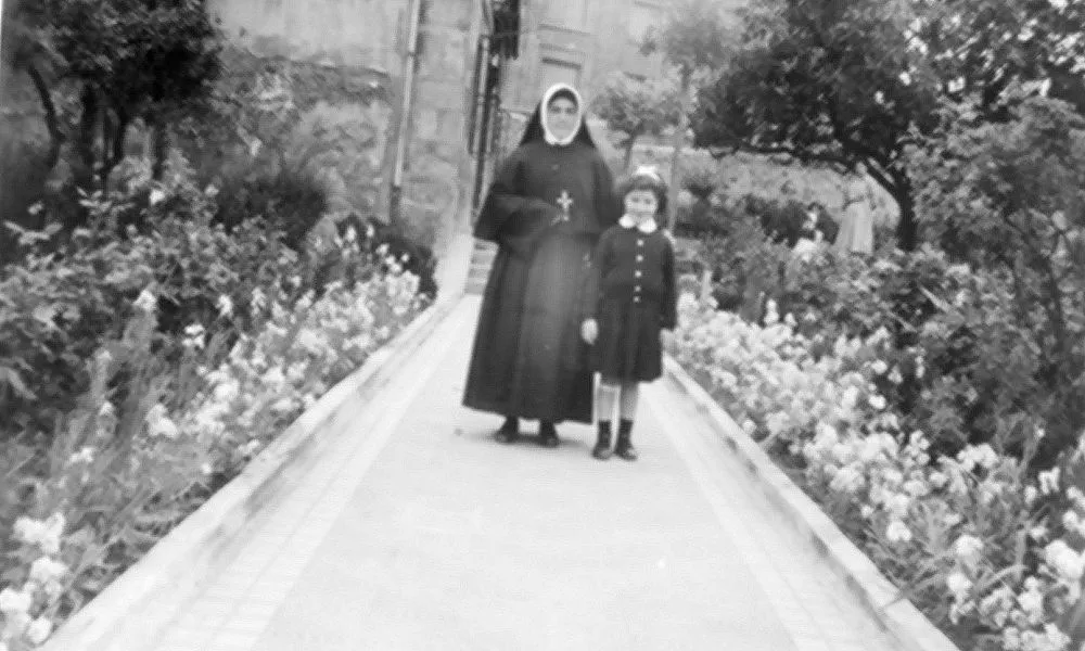 San Jose monja y niña _ Mª Eugenia Cuestaren argazkia